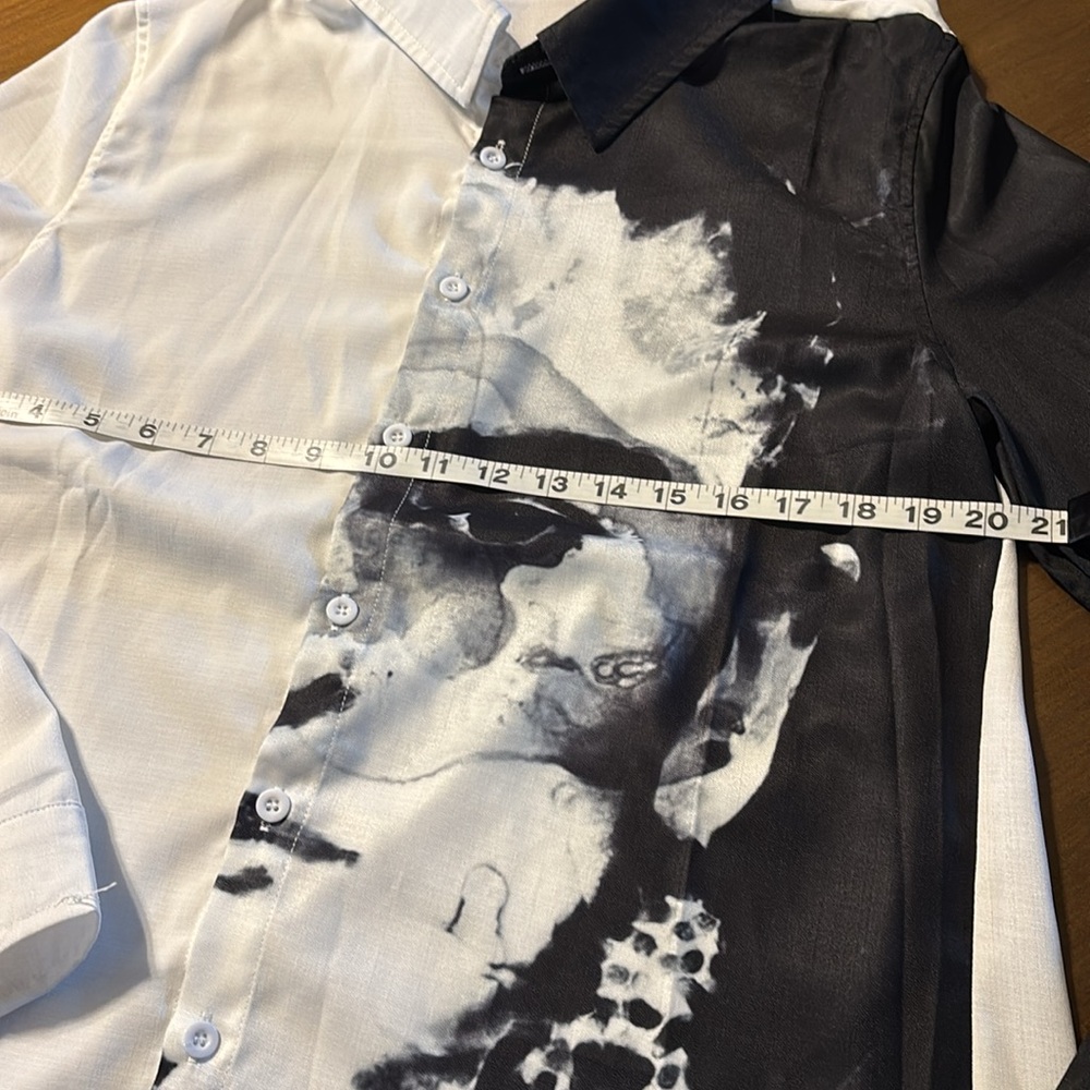 Button Down Long Sleeve Shirt With A Face Black And White Size Medium Like New - Picture 3 of 6